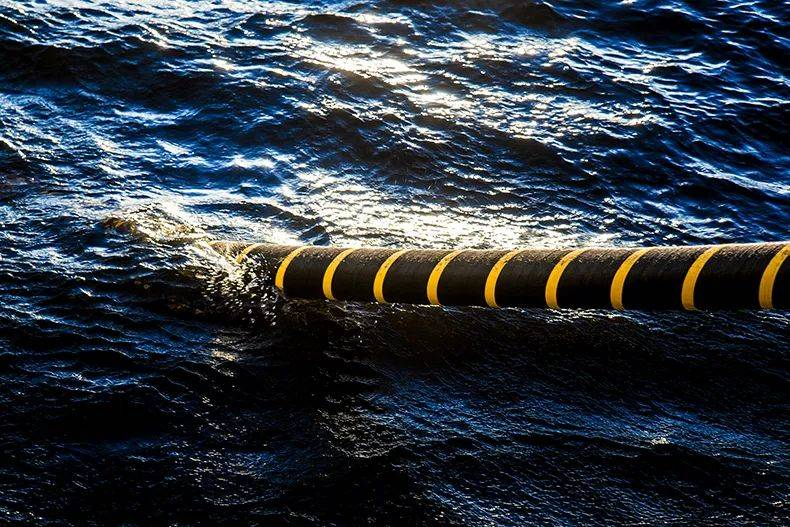 câble sous-marin à fibres optiques